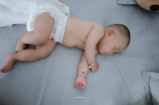 吉林三个月宝宝抬头不稳